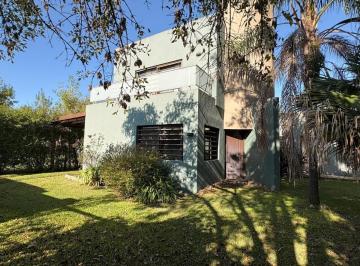 Casa · 180m² · 4 Ambientes · 2 Cocheras · Casa en Venta en Barrio Parque Exaltación. 3 Dorm.. 1050 Mt Parque. Apto Crédito
