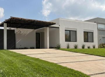 Casa · 132m² · 4 Ambientes · 2 Cocheras · Casa a Estrenar en Venta Barrio Cerrado Santa Clara. 3 Dorm.