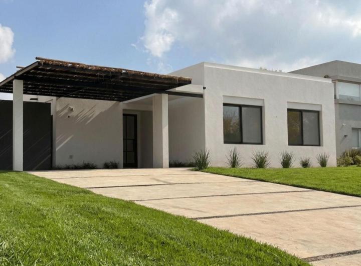 Casa · 132m² · 4 Ambientes · 2 Cocheras