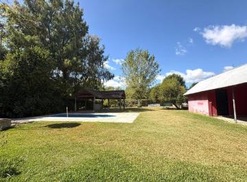 Casa · 82m² · 3 Ambientes · 2 Cocheras · Casa en Venta en Parque Exaltación. 2 Dorm.. 1000 Mt Parque. Piscina.