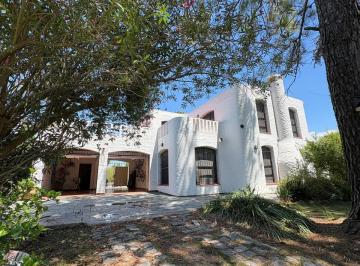 Casa · 290m² · 5 Ambientes · 2 Cocheras · Hermosa Casa de Estilo Mediterráneo en Venta Barrio Cube Escobar. 4 Dorm.. Gran Parque. Terraz