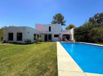Casa · 290m² · 5 Ambientes · 2 Cocheras · Hermosa Casa de Estilo Mediterráneo en Venta Barrio Cube Escobar. 4 Dorm.. Gran Parque. Terraz