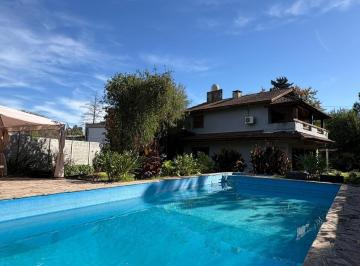 Casa · 148m² · 5 Ambientes · 1 Cochera · Venta Casa 4 Dorm. en Apta Crédito Hipotecario. Villa Alpina I Pilar. Lote 689 m² - Totalmente
