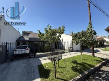 Casa · 242m² · 5 Ambientes · 3 Cocheras · Casa en Venta 5 Amb. - Ramos Mejia Residencial