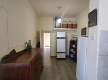 Casa · 140m² · 3 Ambientes · 1 Cochera · Vendo Casa y Dpto a m Ruta 20 Oportunidad!