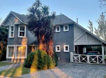 Casa de 4 ambientes, Ezeiza · Impecable Chalet de 4 Ambientes con Pileta en Alquiler | Barrio Don Joaquín, Canning