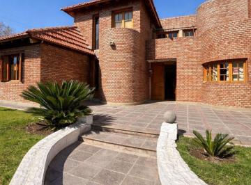 Casa · 500m² · 7 Ambientes · 3 Cocheras · Venta Casa de 5 Dorm. Godoy Cruz