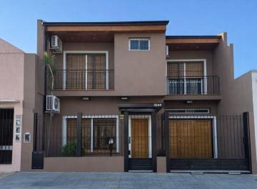 Casa · 171m² · 4 Ambientes · 1 Cochera · Casa en Venta Ciudadela 4 Ambientes con Pileta
