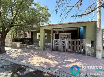 Casa · 196m² · 5 Ambientes · 2 Cocheras · Casa en Villa Cabrera