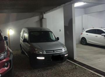Garage · Venta de Cochera en Excelente Ubicación V. Urquiza