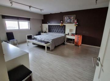 Casa · 208m² · 5 Ambientes · Casa en Venta 5 Ambientes con Cochera en Lomas