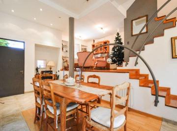 Casa · 213m² · 5 Ambientes · 1 Cochera · 5 Ambientes Parrilla Pileta en Florida