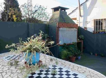 Casa · 214m² · 3 Ambientes · 2 Cocheras · Casa 3 Ambientes Lanus Oeste Venta con Local