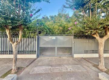 Casa · 140m² · 4 Ambientes · 1 Cochera · Casa Quinta Venta Paso del Rey Parque