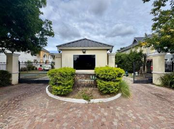 Departamento · 70m² · 4 Ambientes · 1 Cochera · Venta Triplex Moreno Barrio Privado Amenities