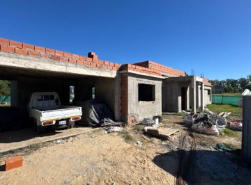 Casa · 170m² · 4 Ambientes · 3 Cocheras · Venta Casa Santa Ines Pisicina a La Laguna