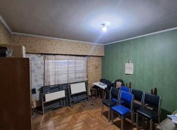 Casa · 199m² · 3 Ambientes · 2 Cocheras · Venta Casa en Esquina con Galpon.