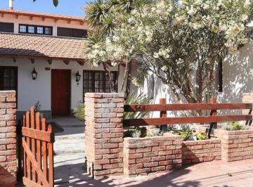 Casa · 174m² · 4 Ambientes · 1 Cochera · Casa Apta Credito en Lujan Centro