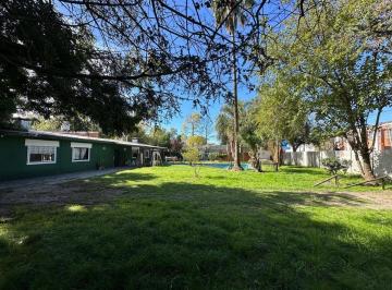 Casa · 70m² · 3 Ambientes · 1 Cochera · Casa en Lote de 1.187 m² con Pileta en Villa Rosa