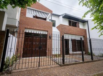 Casa · 151m² · 6 Ambientes · 1 Cochera · Casa en Venta – Barrio Guadalupe