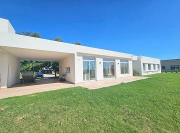 Casa · 230m² · 5 Ambientes · 3 Cocheras · Venta Casa 5 Ambientes Comarca de Lujan