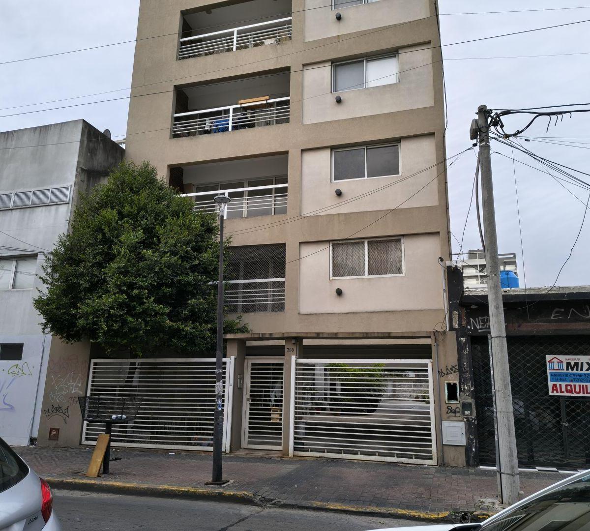 Calle 148 758. Entre 7 y 8