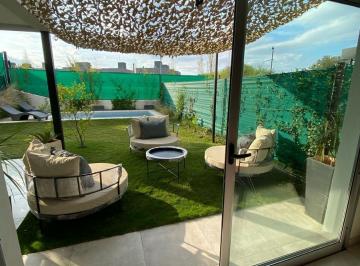 Casa · 175m² · 4 Ambientes · 2 Cocheras · Se Alquila Duplex en Rossen, Valle Escondido
