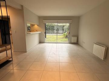 Casa · 175m² · 4 Ambientes · 2 Cocheras · Se Alquila Duplex en Rossen, Valle Escondido