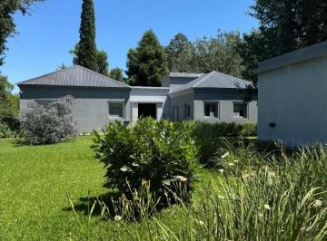 Casa · 172m² · 4 Ambientes · 1 Cochera · Casa en Barrio Cerrado, Lomas San Francisco Parque 1.500 m²
