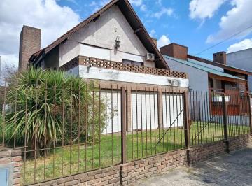 Casa · 200m² · 5 Ambientes · 2 Cocheras · Casa Venta 5 Ambientes Luis Guillon Apta Credito