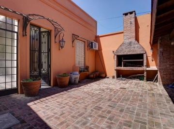 Casa · 133m² · 3 Ambientes · 1 Cochera · Casa con Pileta en Mataderos Parque Avellaneda