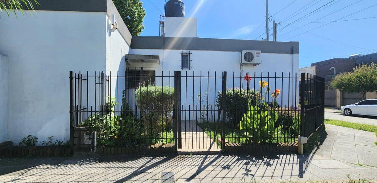 Maza 900, Morón, Morón