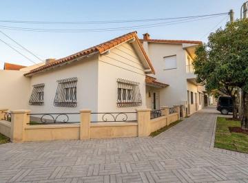 Casa · 117m² · 6 Ambientes · 1 Cochera · Oportunidad Casa Multifamiliar en Esq. Olavarría