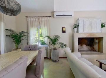 Casa · 248m² · 6 Ambientes · 2 Cocheras · Venta Casa 6 Ambientes San Francisco Villanueva