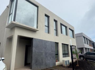 Casa · 121m² · 5 Ambientes · Venta Dúplex 5 Ambientes Spring Park Pilar