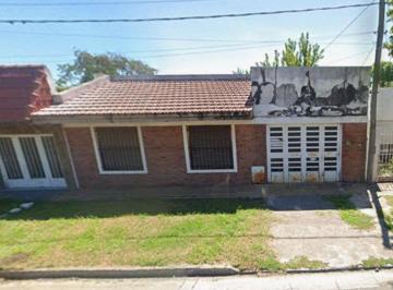 Casa · 96m² · 6 Ambientes · 1 Cochera · Casa Venta La Plata