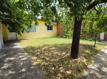 Casa · 201m² · 3 Ambientes · 1 Cochera · Casa 3 Amb Parque, Quincho, Piscina. Lanús Este