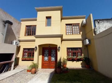 Casa · 163m² · 6 Ambientes · 2 Cocheras · Casa 6 Amb con Doble Cochera, Parque con Parrilla