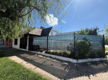 Casa · 102m² · 3 Ambientes · 1 Cochera · Casa de 3 Ambientes a Refaccionar - Gran Potencial