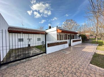 Casa · 80m² · 3 Ambientes · 1 Cochera · Venta Casa 3 Ambientes con Cochera - Castelar