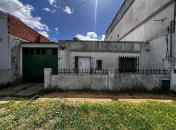 Casa · 90m² · 3 Ambientes · 1 Cochera · Venta Casa a Refaccionar San Martin. Permuta