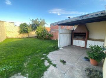 Casa · 120m² · 3 Ambientes · 1 Cochera · Venta Casa Villa Delfina 2 Dorm.