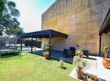 Casa · 110m² · 4 Ambientes · 1 Cochera · Casa 4 Ambientes con Gran Parque Toma Permuta