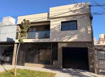 Casa · 160m² · 6 Ambientes · 1 Cochera · Venta - Casa C/cochera en Costanera