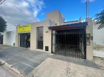 Casa · 210m² · 8 Ambientes · 2 Cocheras · Venta Casa 4 Dorm. con Local Zona Sur