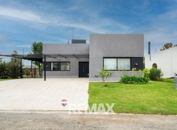 Casa · 142m² · 4 Ambientes · 2 Cocheras · Casa 4 Ambientes en Venta en San Lucas Canning