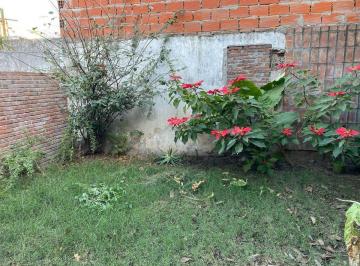 Casa · 170m² · 4 Ambientes · 1 Cochera · Venta Casa Al Frente Zona Sur Muy Buena Ubicacion