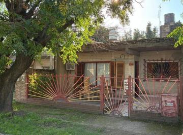 Casa · 58m² · 4 Ambientes · 1 Cochera · Casa 3 Dorm. Oportunidad Lote 241 m J. C. paz