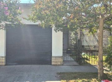 Casa · 309m² · 4 Ambientes · 2 Cocheras · Oportunidad Casa y Taller a Reciclar Berazategui