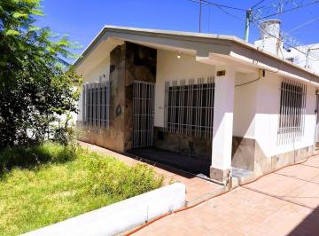 Casa · 215m² · 12 Ambientes · 2 Cocheras · Amplia Casa en Vta 3hab 3 Baños en Fray L. Beltran